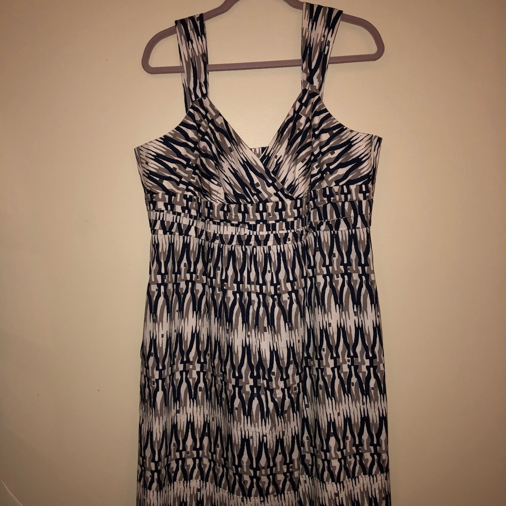 SALE! Ann Taylor size 18 lined mid length dress.